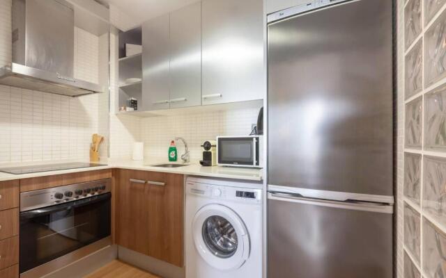 Beautiful Apartment in Abat Street by Batuecas