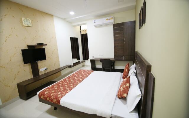 OYO Flagship 8173 Hotel Singh Palace