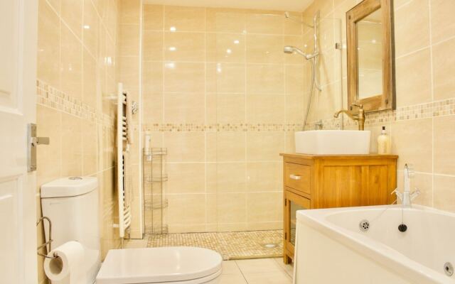 3 Bedroom House Near The City Centre