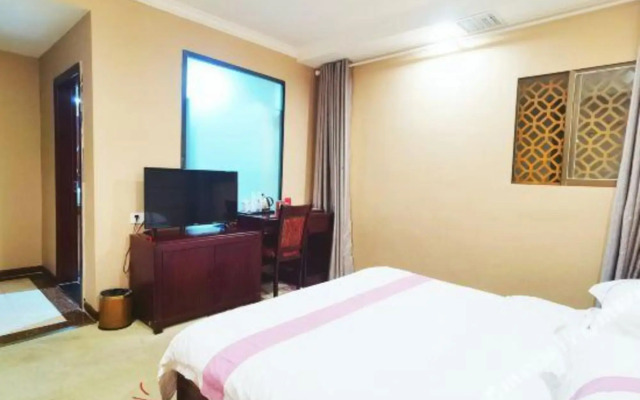 Tuwo Holiday Hotel (Guiyang Railway Station Shachong Road Subway Station)