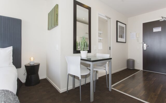 TOWNY - Studio Apartment with Sea Views