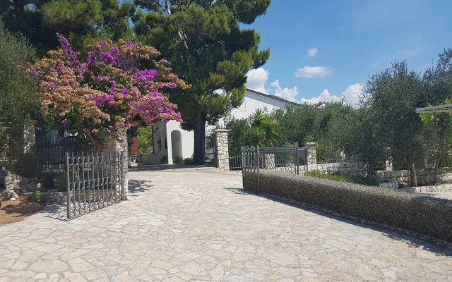 Sea front - free parking - A1(2+2)