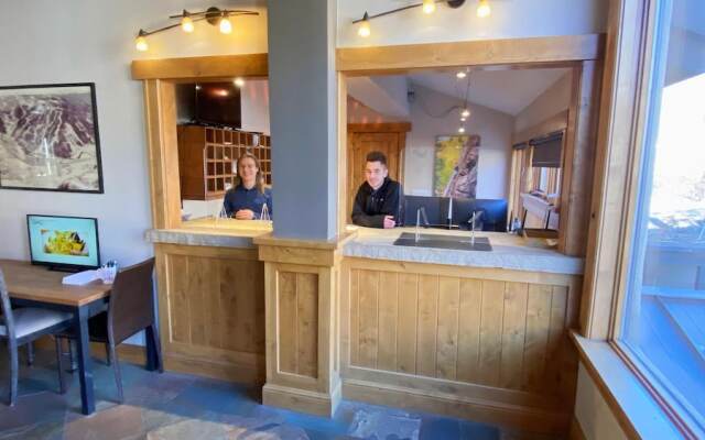 #305 Vail International