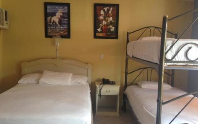 Hostal Manta Tropical