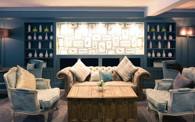 Sunday Box Hill Burford Bridge Hotel