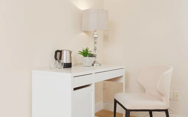 Cozy 3 Bedroom Suite near Queen Elizabeth Park