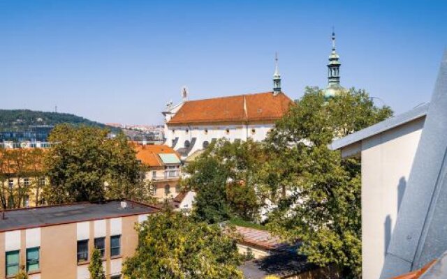 HOME ALONE 5BR+3BATH Penthouse in center of Prague