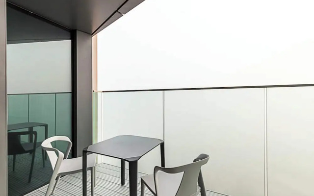 Bright North Acton Flat With City View