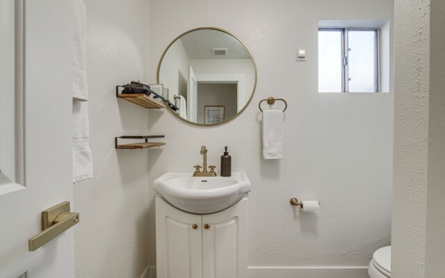 Charming Chandler Retreat w/ Furnished Patio!
