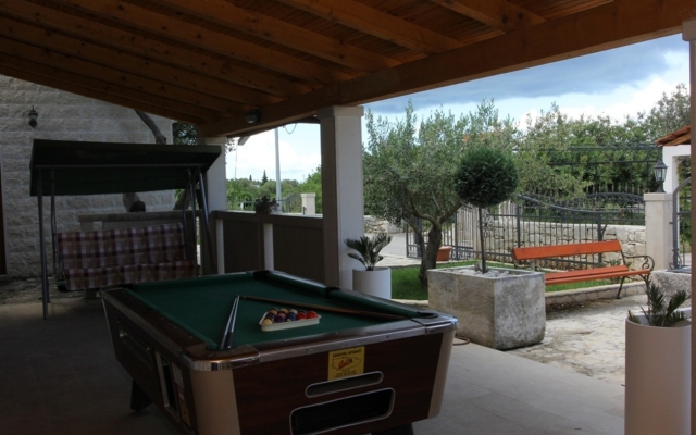 Holiday house Niksi - with pool: Skrip, Island Brac