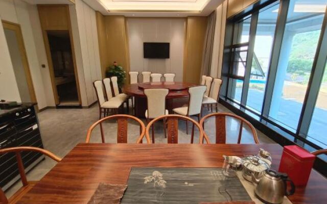 Yijing Guanlan Hotel