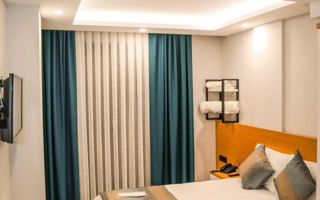 White Golden Suite Hotel