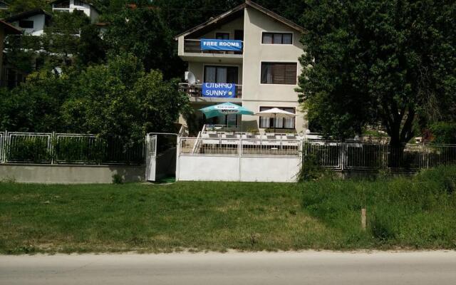 Sluncho Guest House