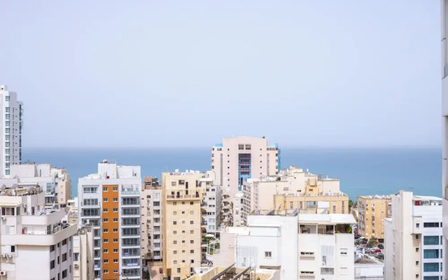 Seaside High-Rise Apt by Sea N' Rent
