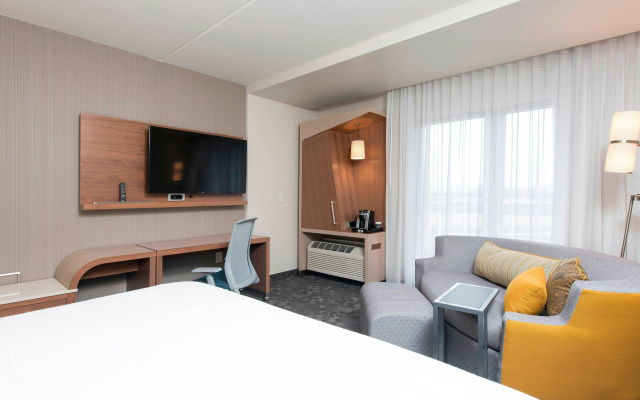 Courtyard by Marriott Holland Downtown
