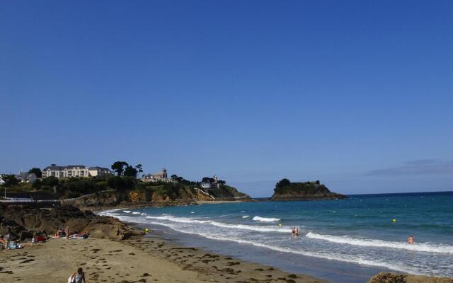House in Saint-quay Near 7 Beaches