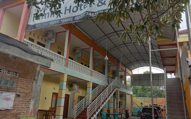 OYO 898 Joglo Family Hotel & Homestay