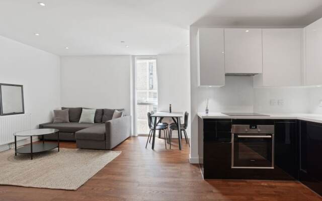 Stunning 1-bed apt W/roof Terrace in Canning Town
