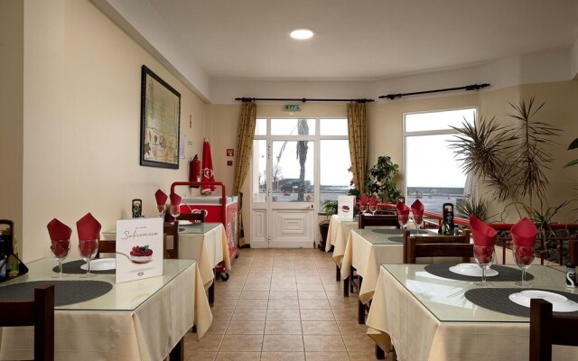 Quarto completamente remodelado e com vista mar.