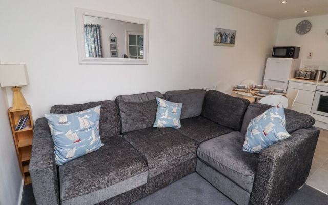 51 Longstone Park