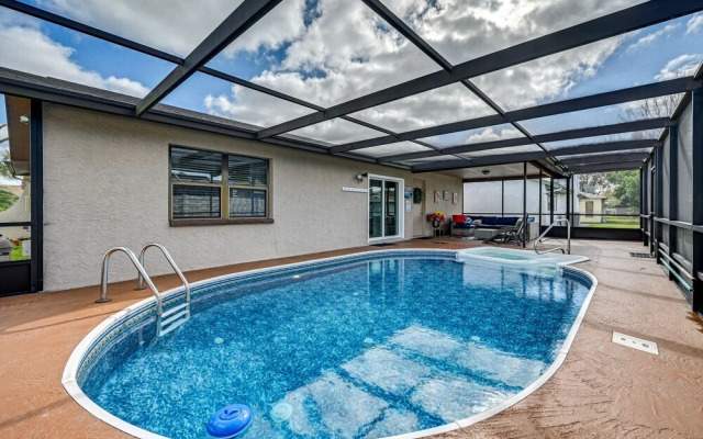 Port Richey Home w/ Pool, Near Beach Park!