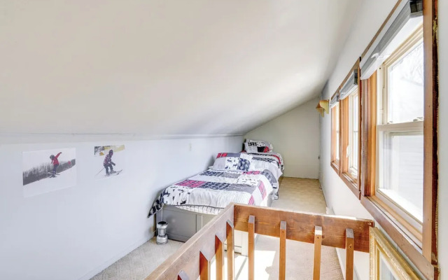 Charming Townhome - Walk to Greek Peak Mountain!