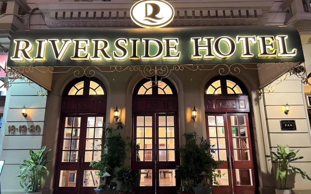 Riverside Hotel