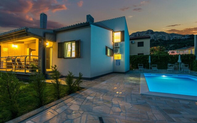 Awesome Home in Jurandvor With 3 Bedrooms, Wifi and Outdoor Swimming Pool