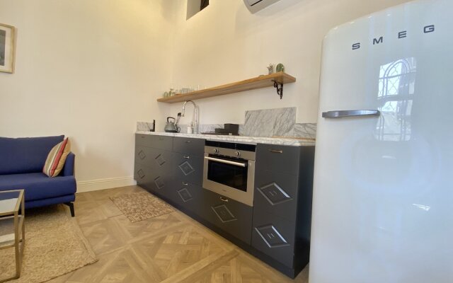 Kubler's House-  By Beach Apartments TLV