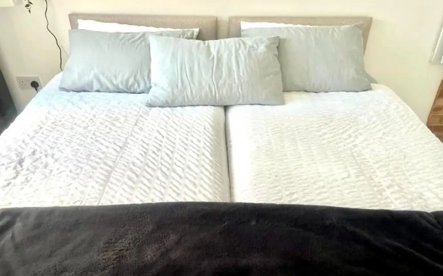 Nice And Cosy Large Studio Near Luton Airport!