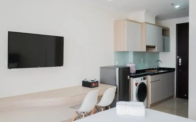 Minimalist and Homey Studio Menteng Park Apartment