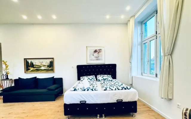Spacious 3BR Near Kaufpark Alterlaa
