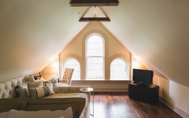 Stonehurst Place Bed & Breakfast