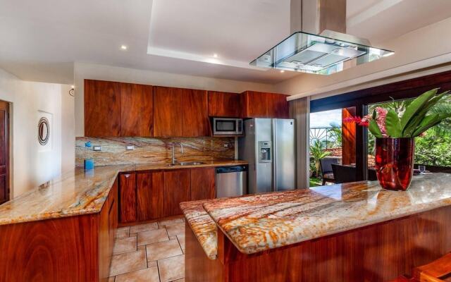 3-bedroom villa with pool - party deck and sweeping ocean views