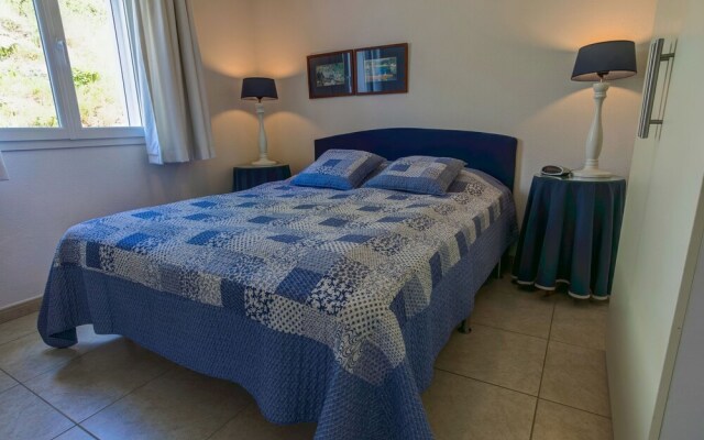 Luxurious Villa in Camplong With Jacuzzi