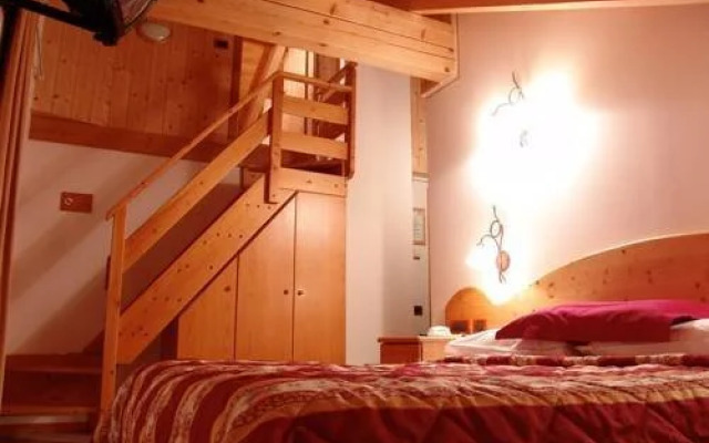 Jolly Dimaro Bed and Breakfast Rooms; Apartments