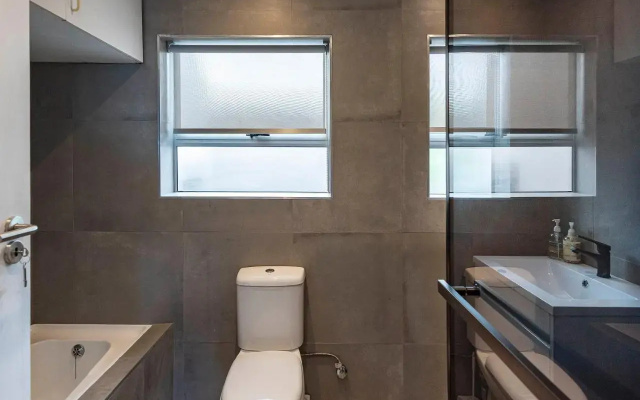 Bantry Bay - Stunning New 2 bed with ocean views