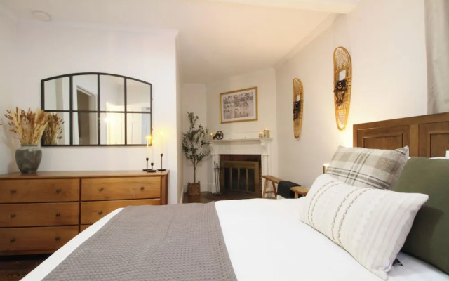 The Aurora Inn & Cottages