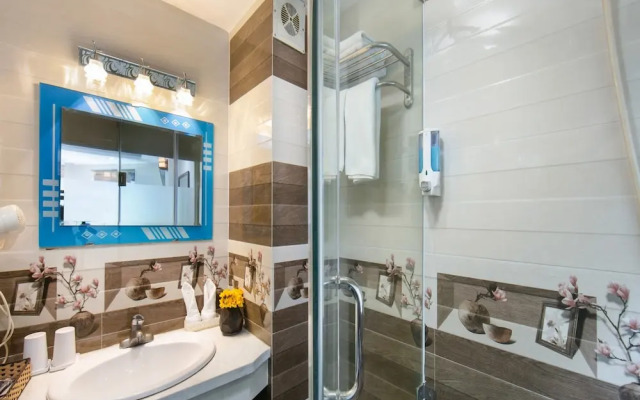 RedDoorz Plus Quang Chung Hotel