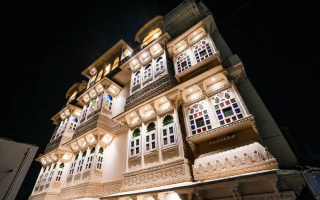 Royal Rafahiya - A Rooftop Lake View Hotel Near Lake Pichola