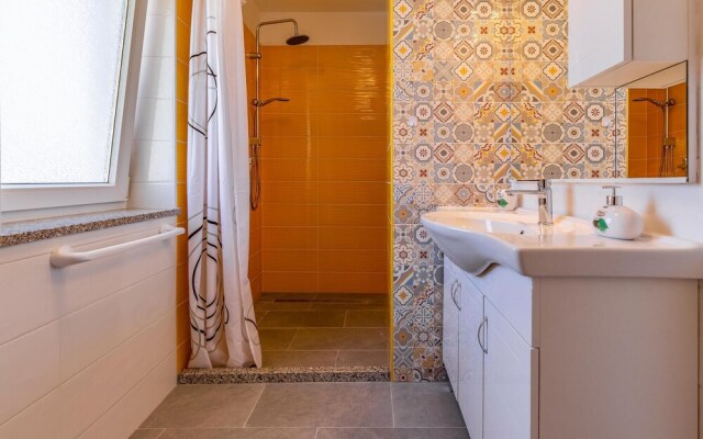 Amazing Home in Pomer With Wifi and 6 Bedrooms