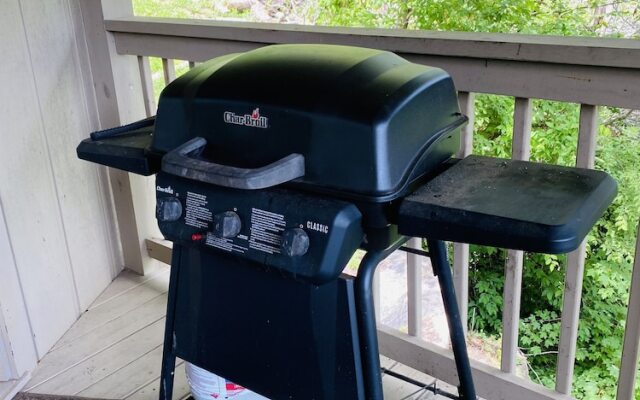 Riverview 1 Bedroom Cabin by RedAwning