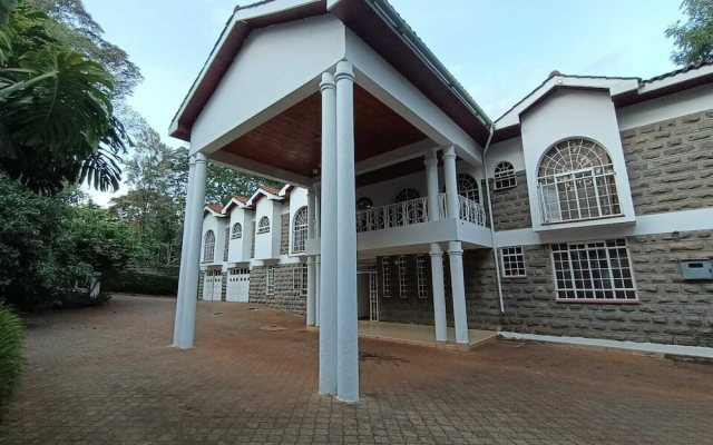 Stay.Plus karen Party House