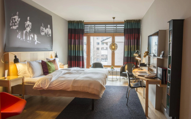 Hotel Rival