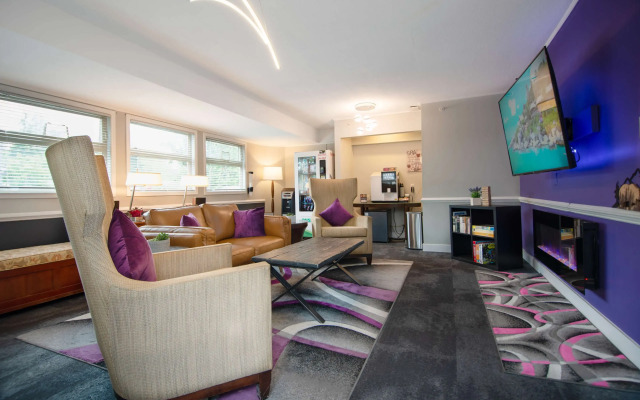 Coast Parksville Hotel