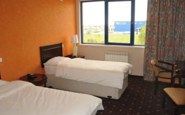 Travel In Motel