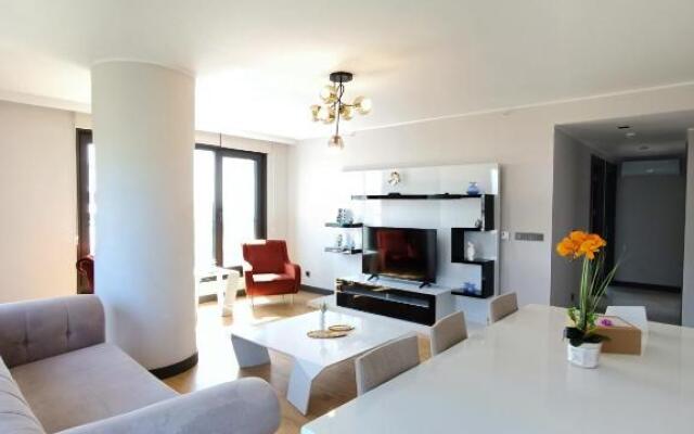 Luxury Fully Equipped 3BR 2BA Apartment by Siena Suites