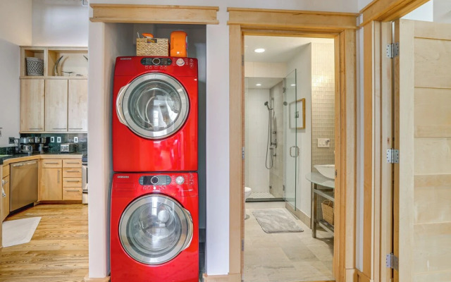 Near Trail: Dtwn Eagle Ranch Condo w/ Balcony