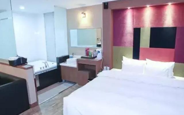 SS Largo Hotel