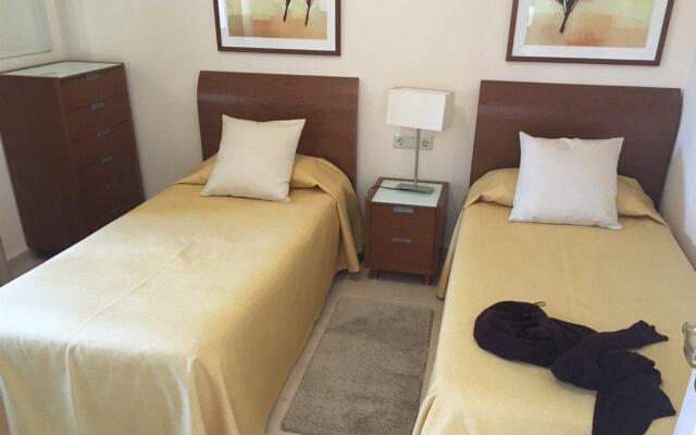 Apartamentos Benal Beach